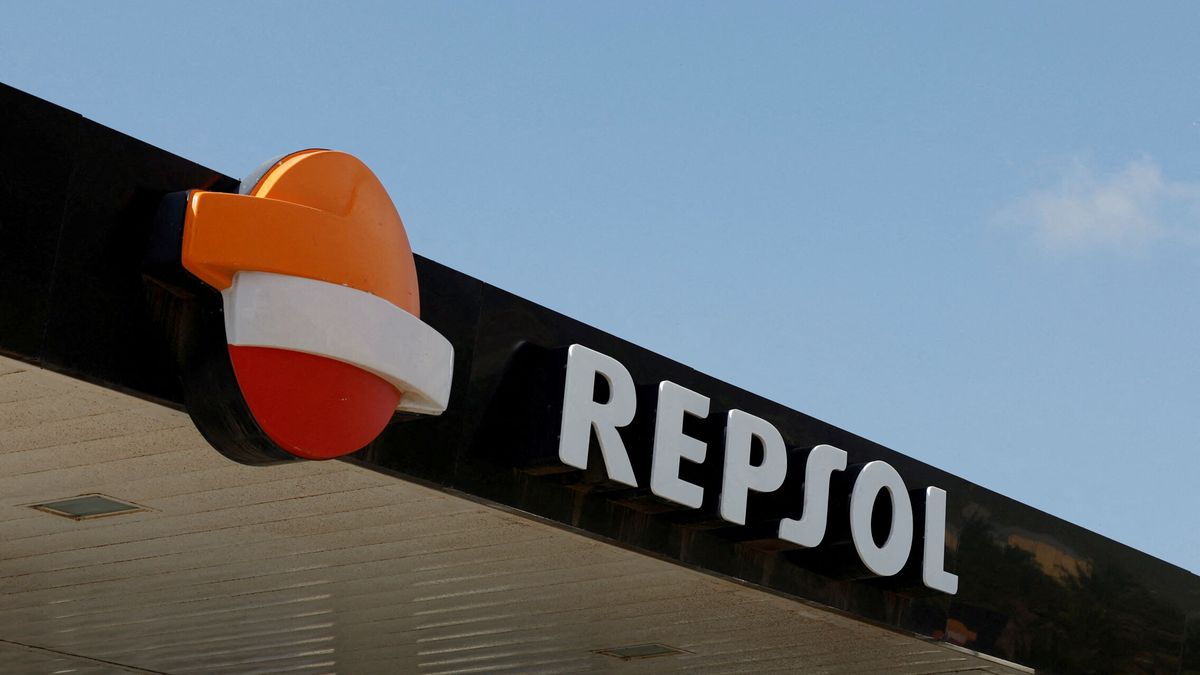 Repsol cierra la compra del 50,01% de CHC Energía y suma 350.000 nuevos clientes