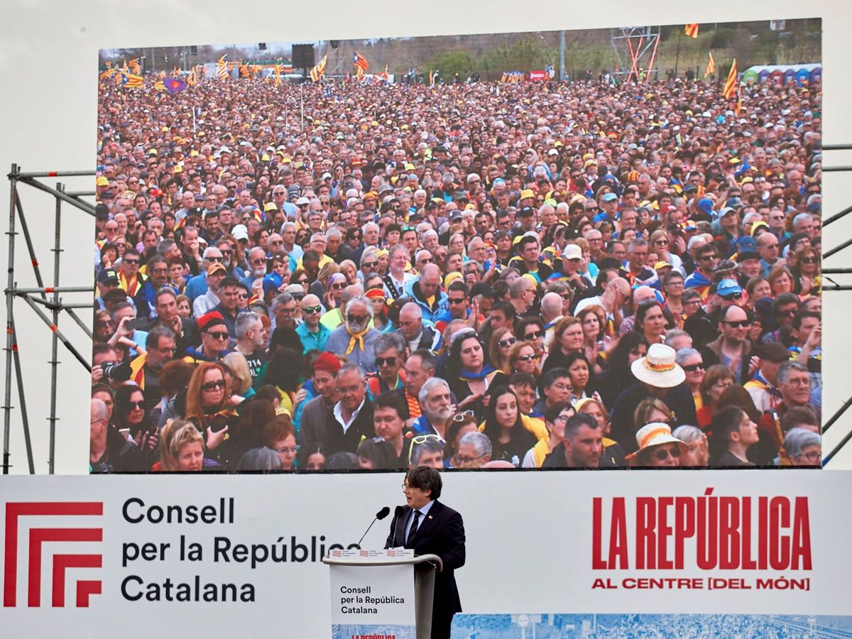 Foto: El expresidente de la Generalitat Carles Puigdemont, durante el acto celebrado en Perpiñán. (EFE)