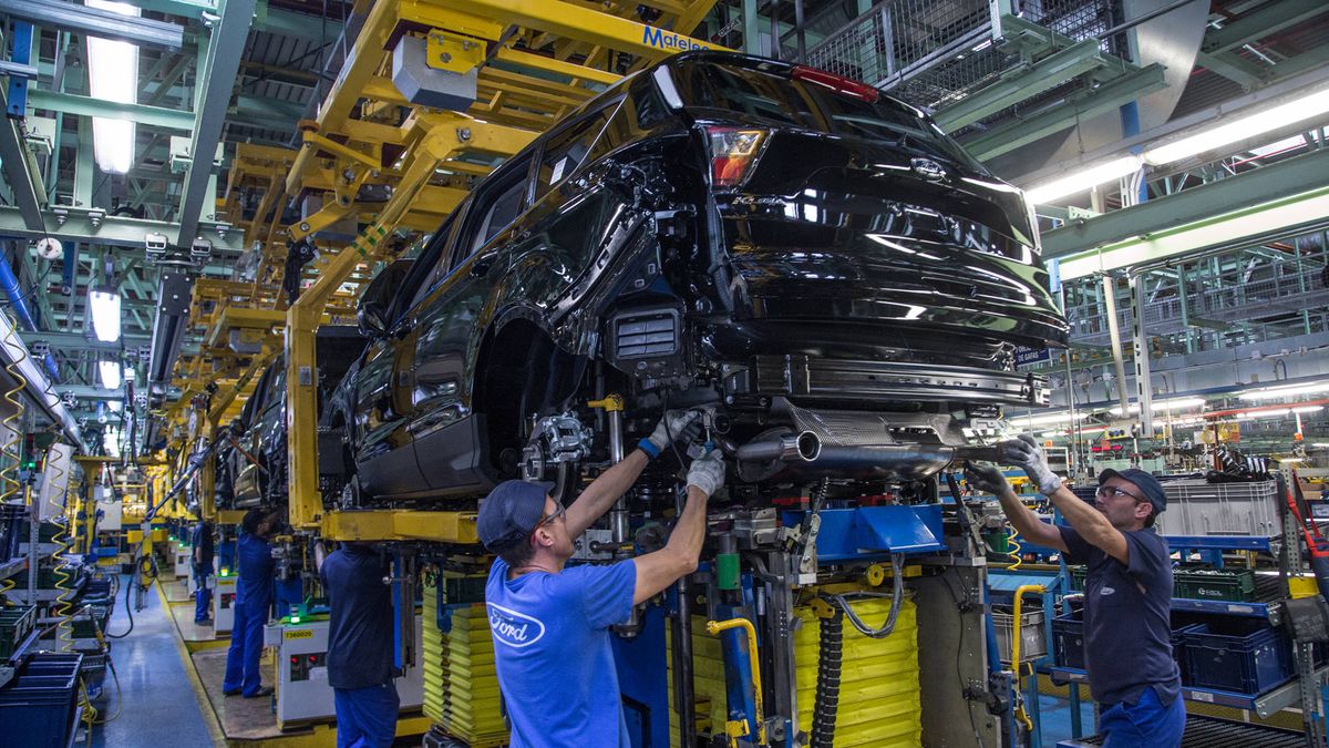 Ford retrasa la salida de Almussafes a México de la Transit y le encarga un nuevo motor