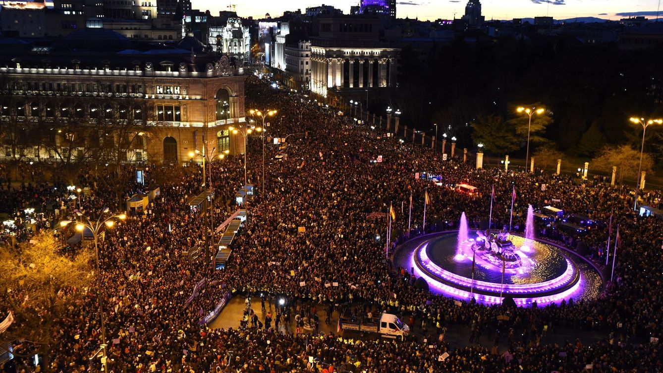 Foto: Vista general de la marcha feminista celebrada en Madrid el 8 de marzo, con motivo del Día Internacional de la Mujer, en 2020. (EFE)