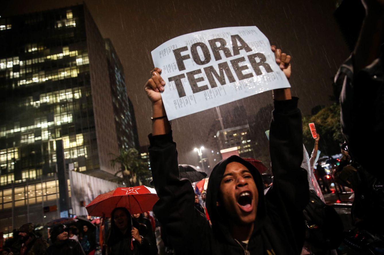 Manifestantes protestan contra el presidente de Brasil, Michel Temer, en Sao Paulo. (EFE)