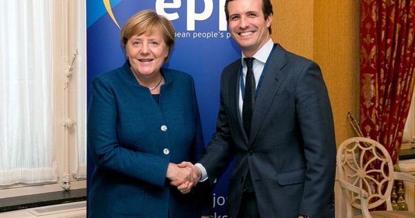 Foto: Angela Merkel y Pablo Casado. (EFE)