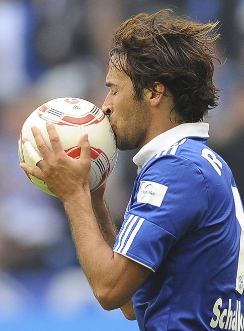 Foto: Raúl González Blanco, durante su paso por el Schalke 04. (Efe)