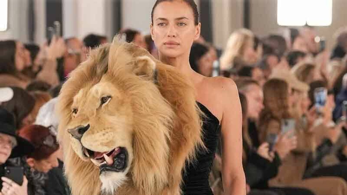 Irina y los leones protagonizan el desfile de Schiaparelli