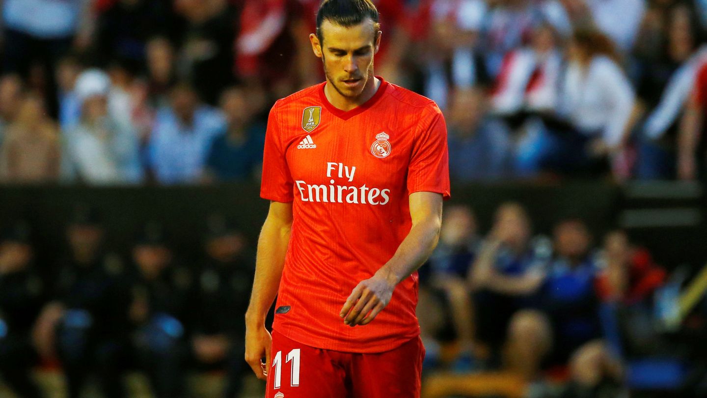 Bale, cabizbajo, en Vallecas tras la derrota contra el Rayo. (EFE)