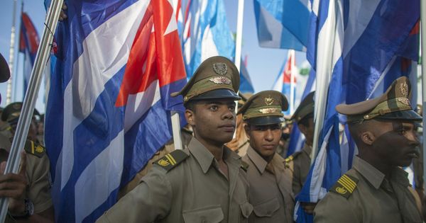 Foto: Miembros de las Fuerzas Armadas Revolucionarias desfilan en La Habana en septiembre de 2014. (Reuters)