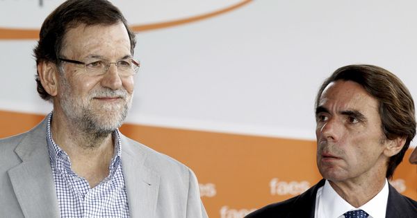 Foto: Mariano Rajoy y José María Aznar durante la clausura del Campus FAES en 2014. (EFE)