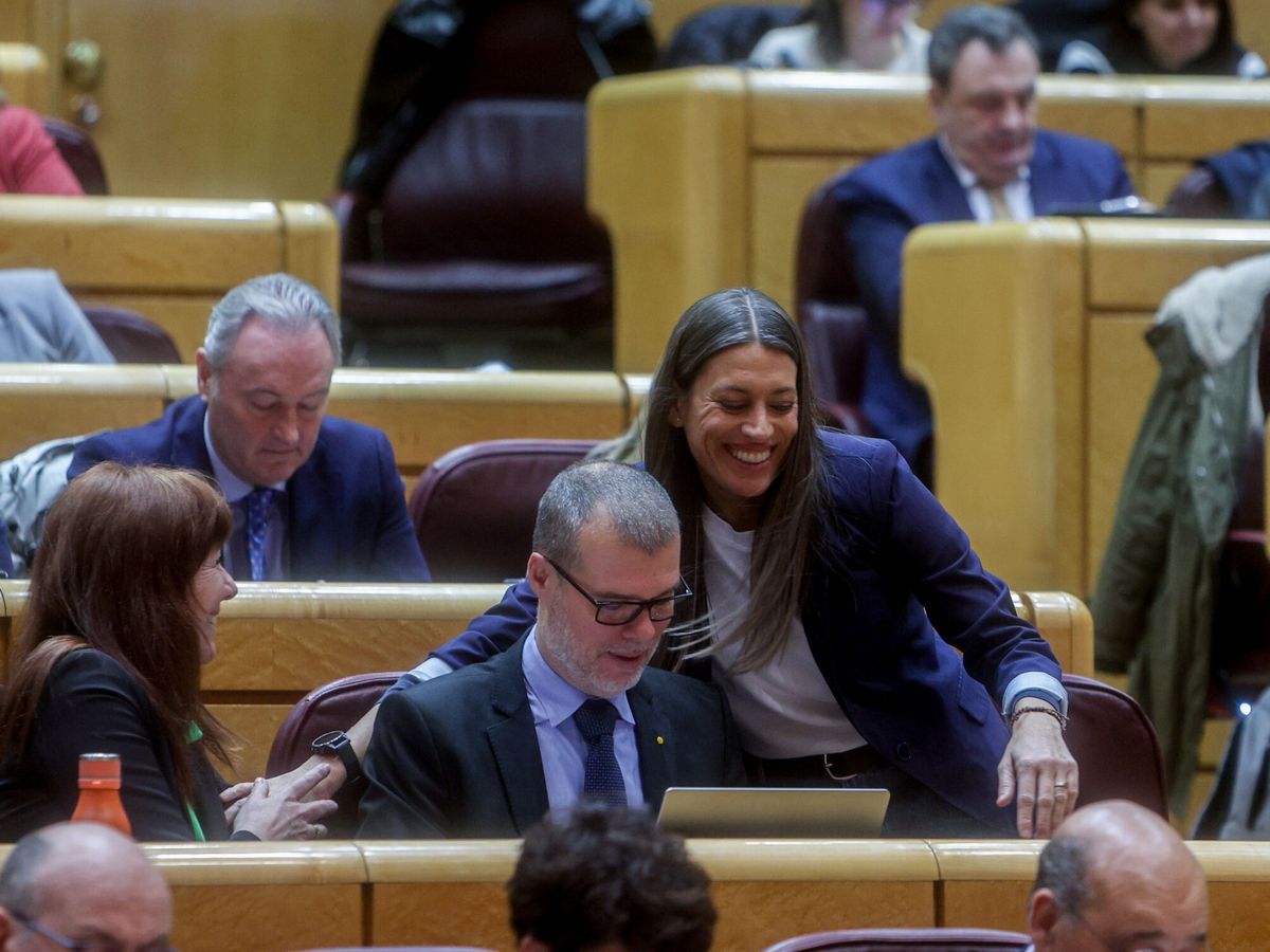 Foto: Miriam Nogueras, en el Senado durante un Pleno extraordinario del Congreso. (Europa Press / Ricardo Rubio)