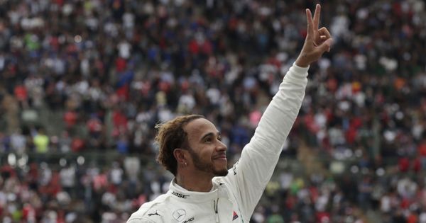 Foto: Lewis Hamilton, poco después de conseguir su quinto título en el Hermanos Rodriguez. (Reuters)