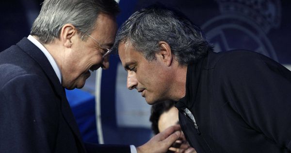 Foto: Florentino Pérez habla con Mourinho, cuando el portugués entrenaba al Real Madrid. (EFE)