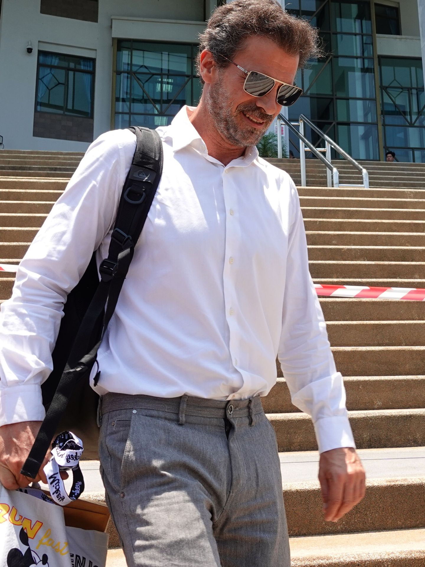 Rodolfo Sancho a la salida de la corte judicial de Koh Samui, donde juzgan a su hijo, Daniel Sancho. (EFE)