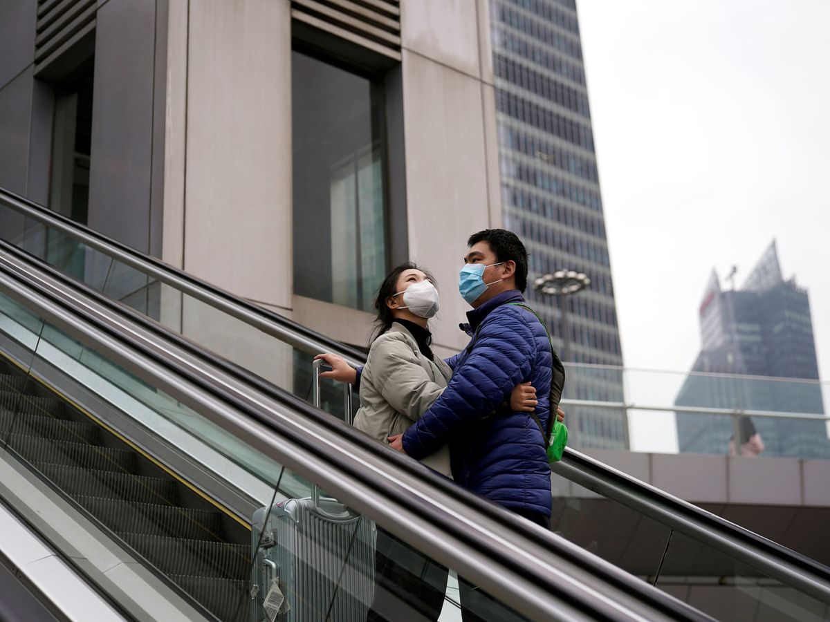 Foto: Una pareja en Shanghái (Reuters)