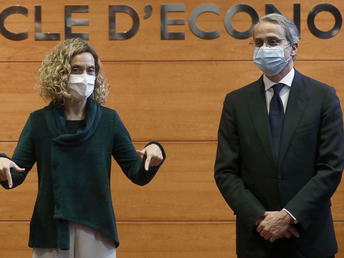 Foto: La presidenta del Congreso de los Diputados, Meritxell Batet, acompañada por el presidente del Cercle d'Economia de Barcelona, Javier Faus. (EFE)