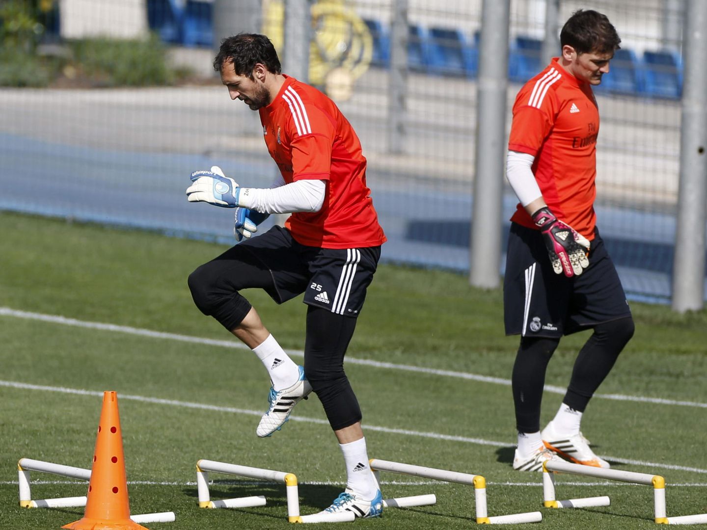 Diego López y Casillas, en un entrenamiento del Real Madrid. (EFE/Javier Lizón)