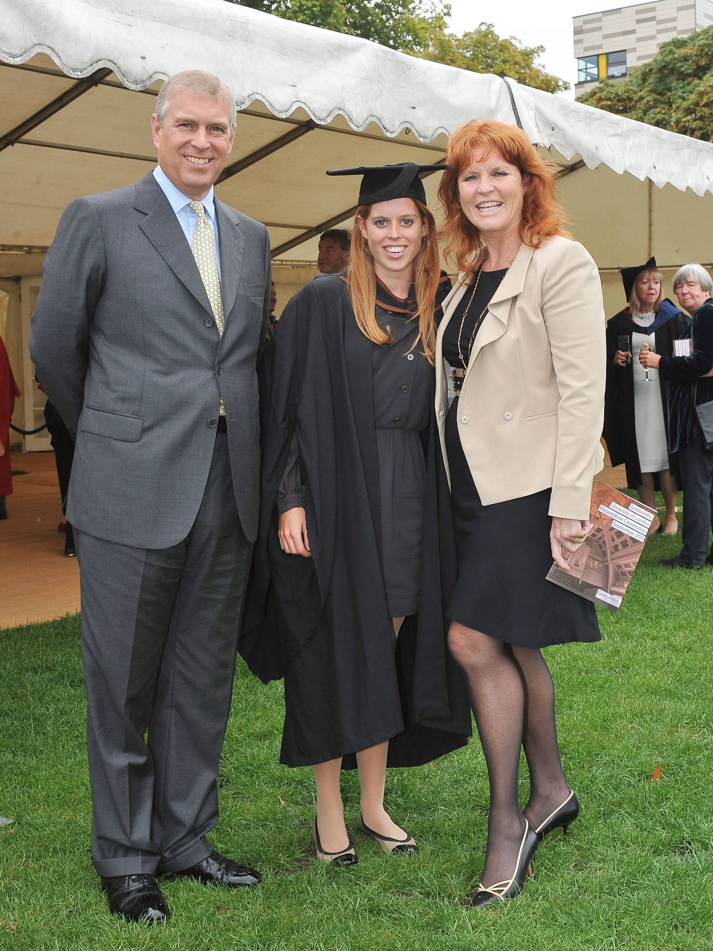 Sarah Ferguson y el príncipe Andrés, en la graduación de la princesa Beatriz. (Getty/Ian Nicholson)