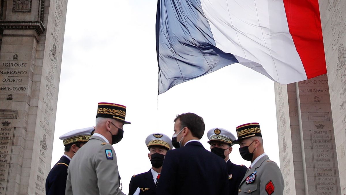 El frente de batalla más difícil para Macron es su propio Ejército