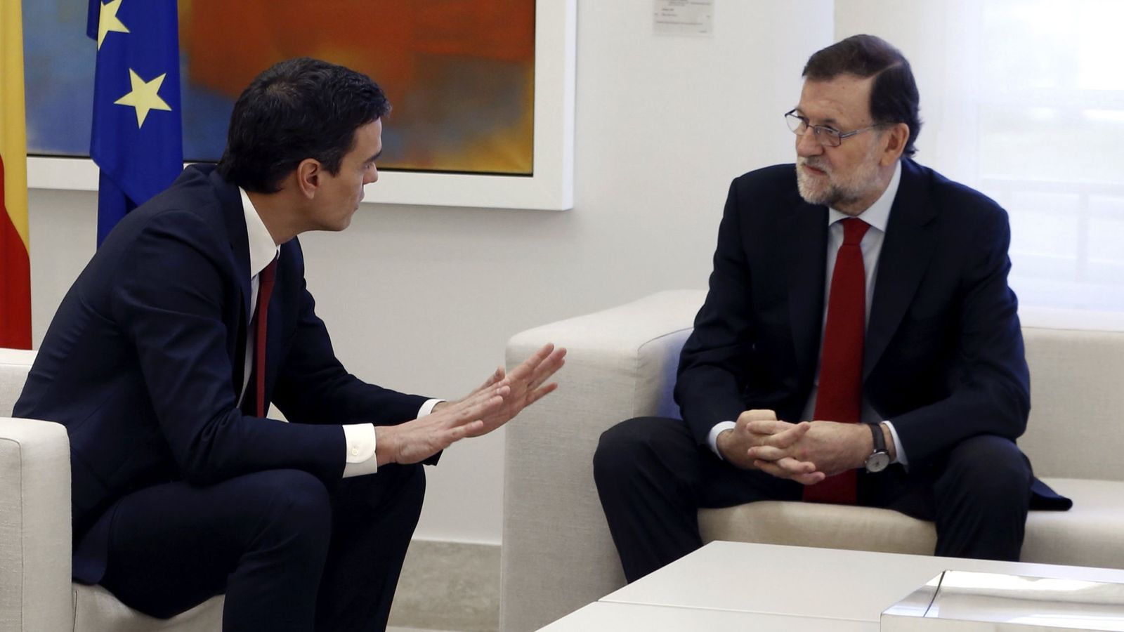Foto: El presidente del Gobierno, Mariano Rajoy (d), y el líder del PSOE, Pedro Sánchez. (EFE)