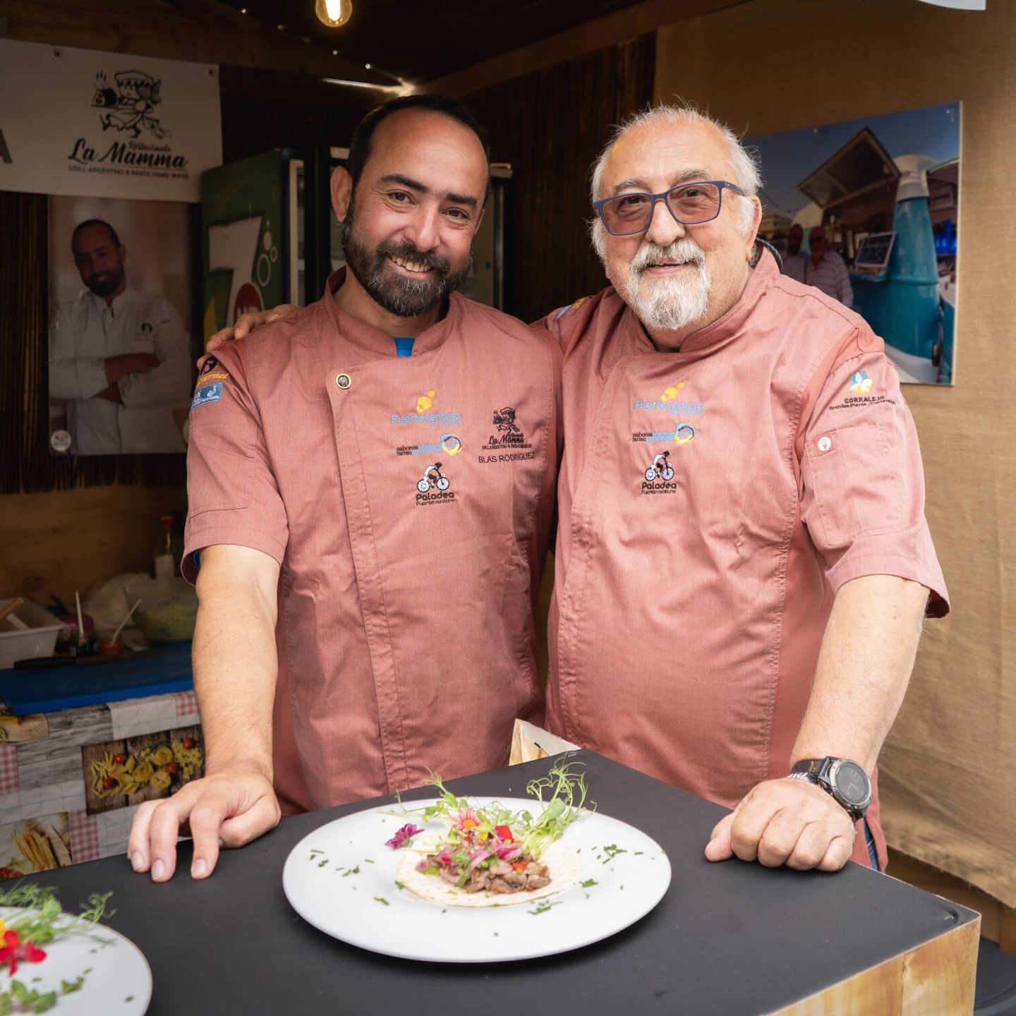 Gustavo Astrada (derecha), chef de La Mamma y vicepresidente de Fuertegourmet. (Cortesía)