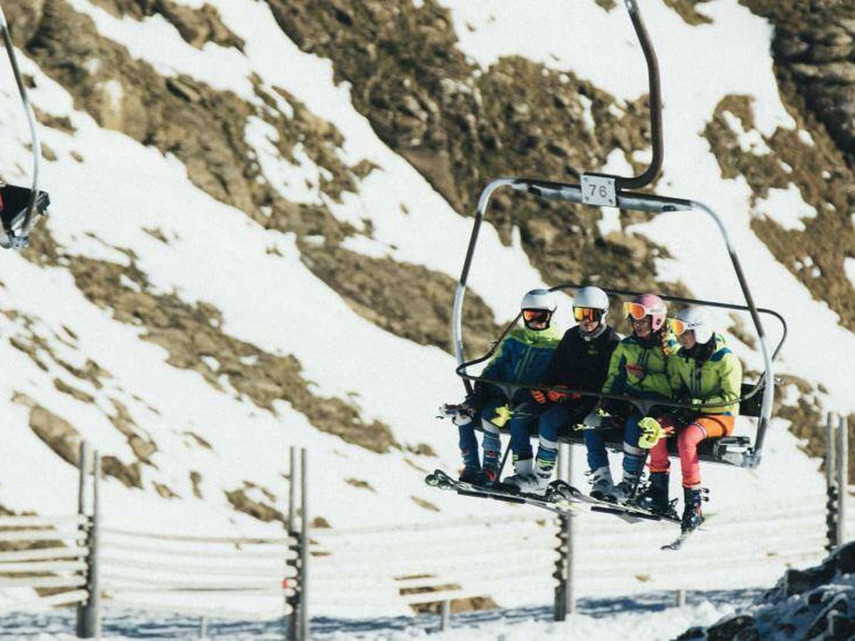 Foto: Varios esquiadores en la estación de Candanchú. (Cedida)