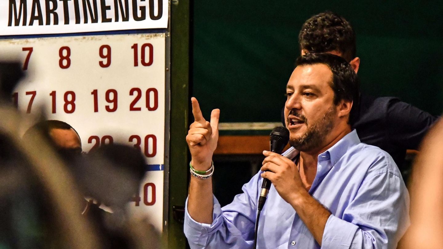 El líder de la Liga, Matteo Salvini, se dirige a sus seguidores en Martinengo, Italia. (EFE)