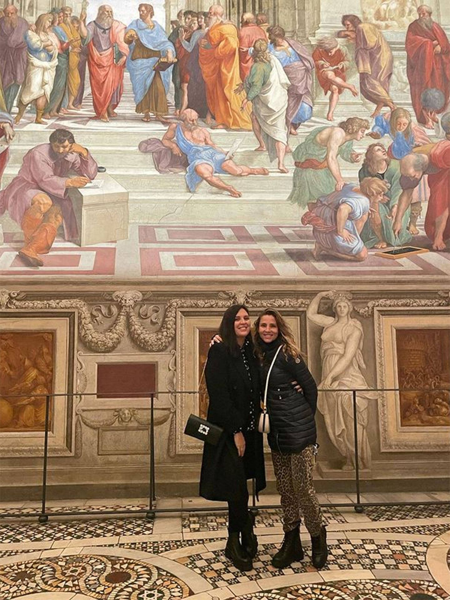 Elsa Pataky posa en sus redes sociales durante su viaje a Roma. (Instagram @elsapatakyconfidential)