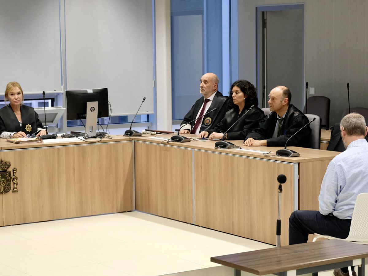 Foto: Francisco Javier Almeida en el juicio. (EFE/Fernando Díaz)