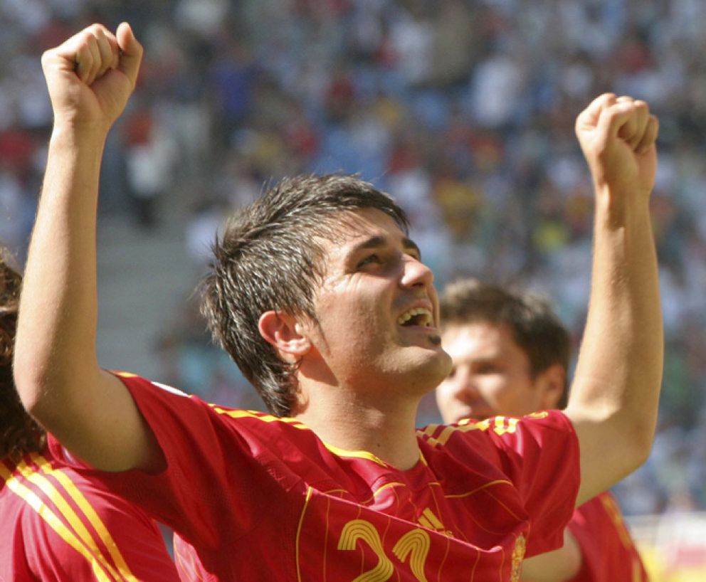 España aplasta al equipo de Shevchenko