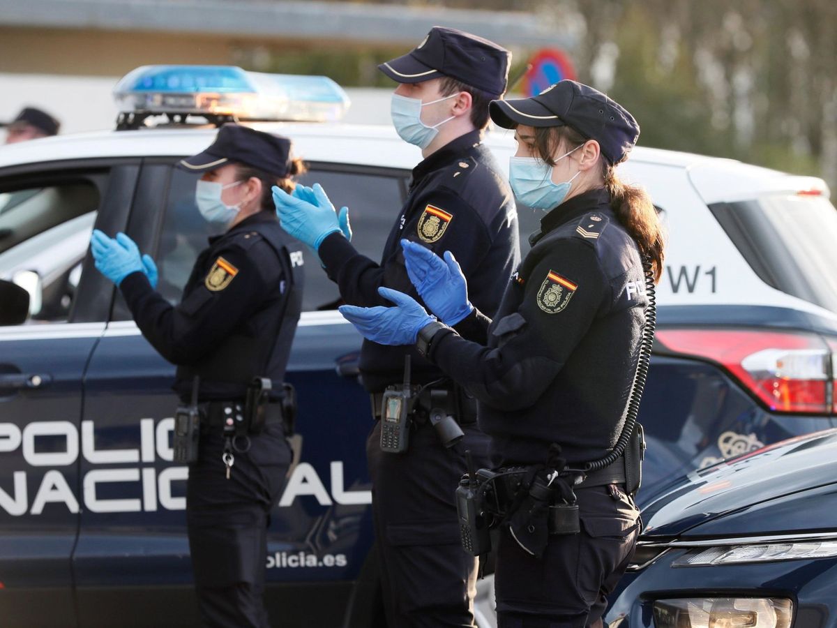 Foto: Agentes de Policía en Lugo. (EFE/Eliseo Trigo
