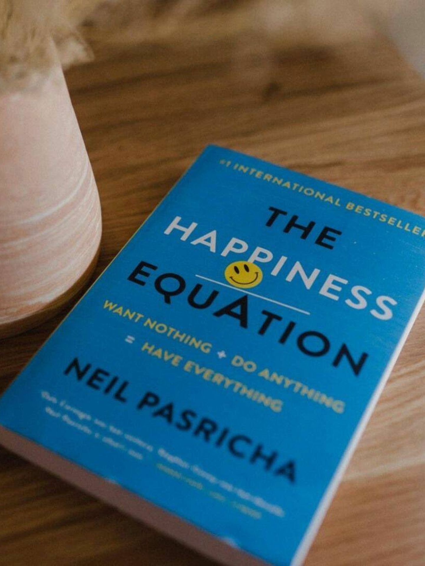El libro de Neil Pasriche 'La ecuación de la felicidad'. (Instagram / @neilpasricha)