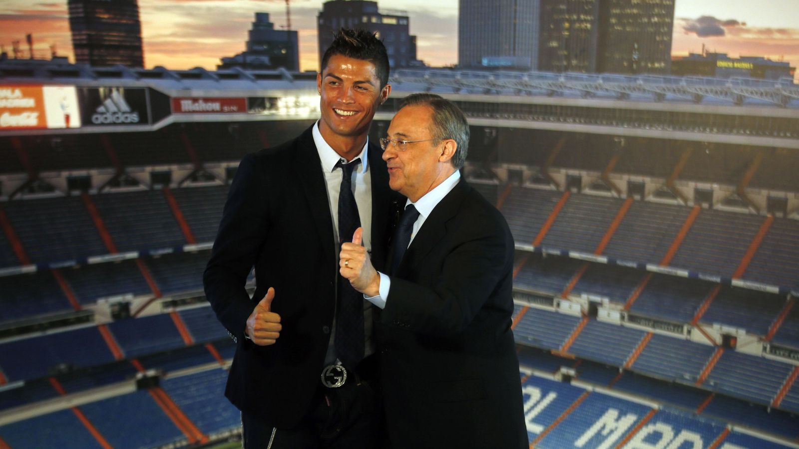 Foto: Florentino Pérez prepara un gran acto para celebrar la renovación de Cristiano Ronaldo (REUTERS)