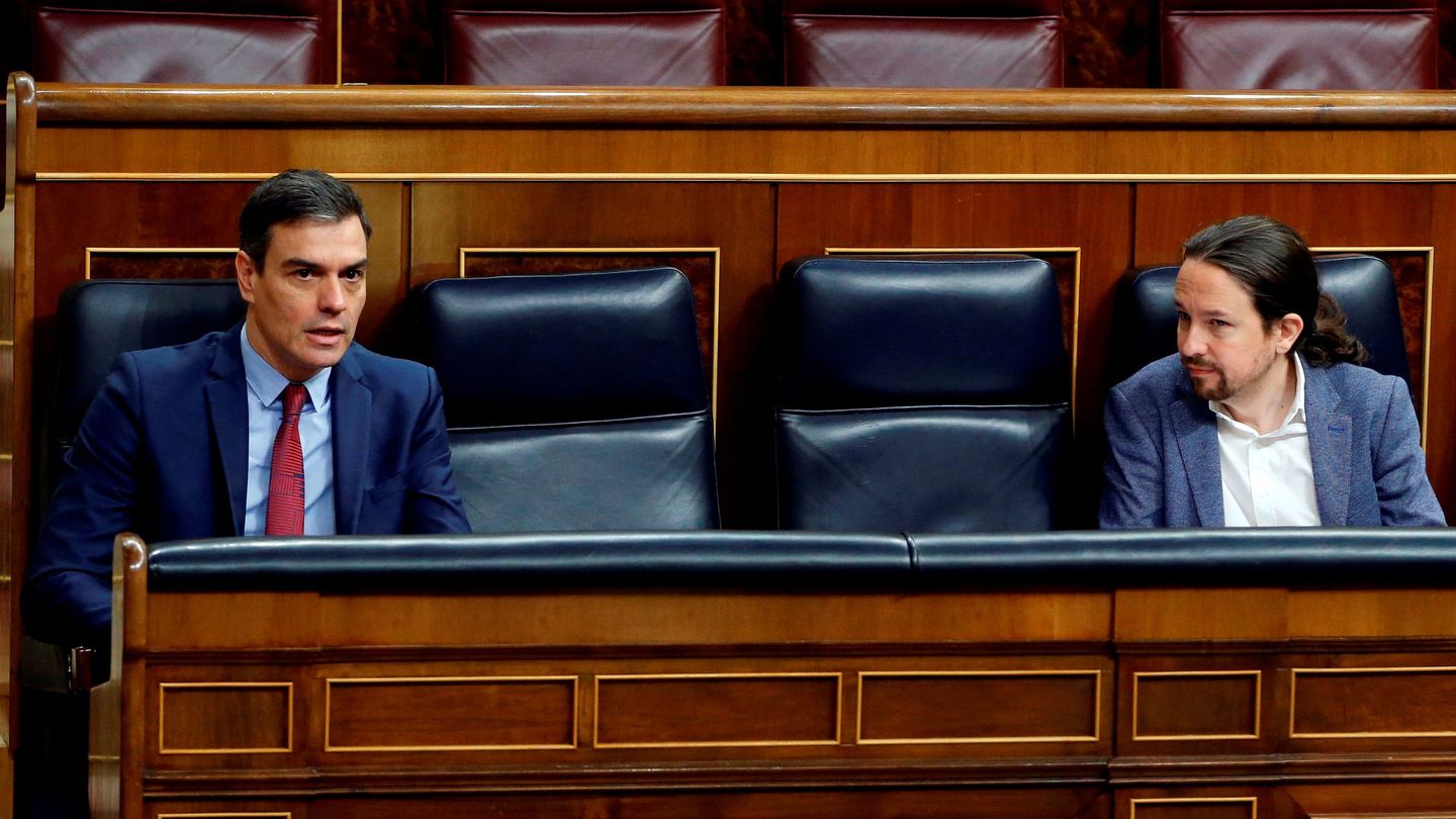 Pablo iglesias y Pedro Sánchez, en el Congreso. (Reuters)