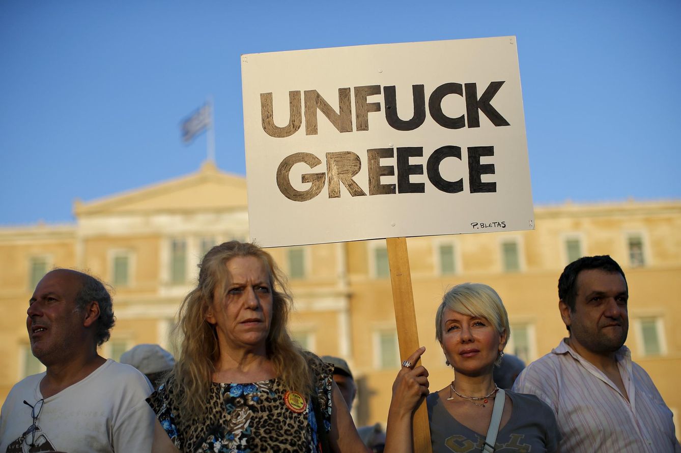 Asistentes a la manifestación en apoyo al Gobierno de Syriza celebrada en Atenas (Reuters).