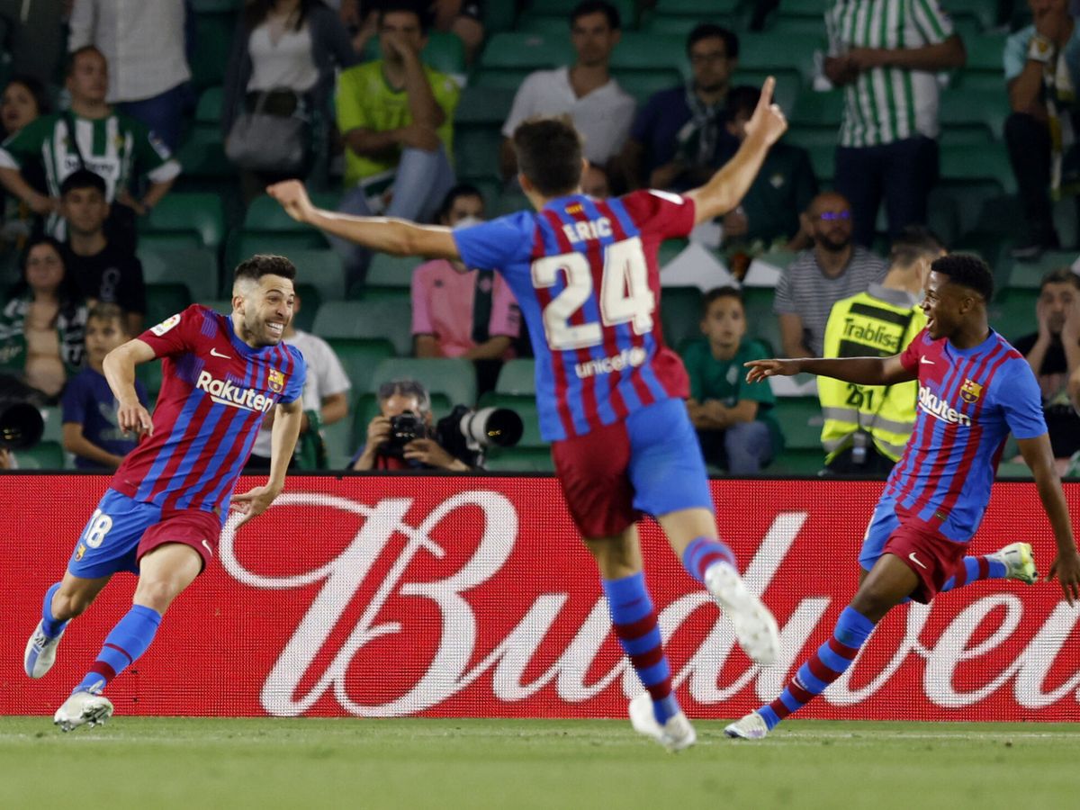 Foto: Un golazo del lateral izquierdo dio la victoria a los azulgranas. (Reuters/Marcelo del Pozo)