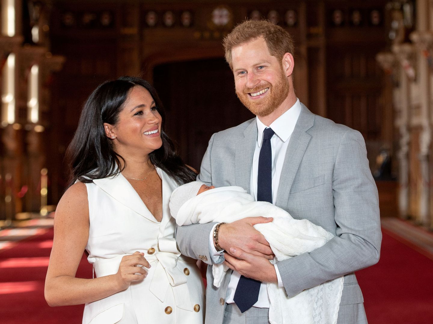 Los duques de Sussex presentando a su hijo Archie. (Reuters)