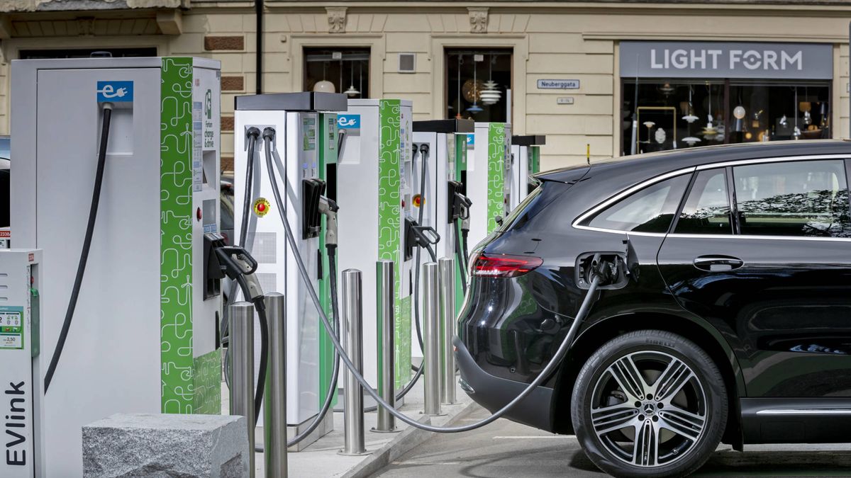 Por qué 2020 puede ser un año único para comprar un coche eléctrico... o un diésel