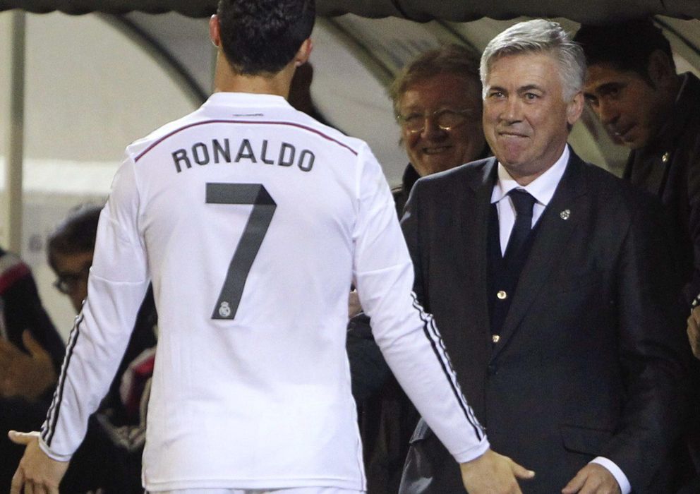 Foto: Ronaldo y Ancelotti, dos de los grandes artífices de la racha blanca (EFE).