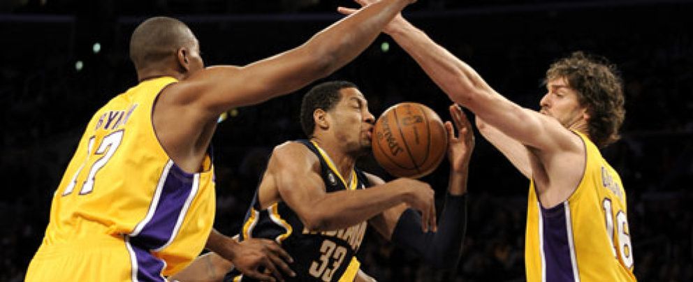 Foto: Lakers arrolla a Indiana con un 'doble-doble' de Pau Gasol