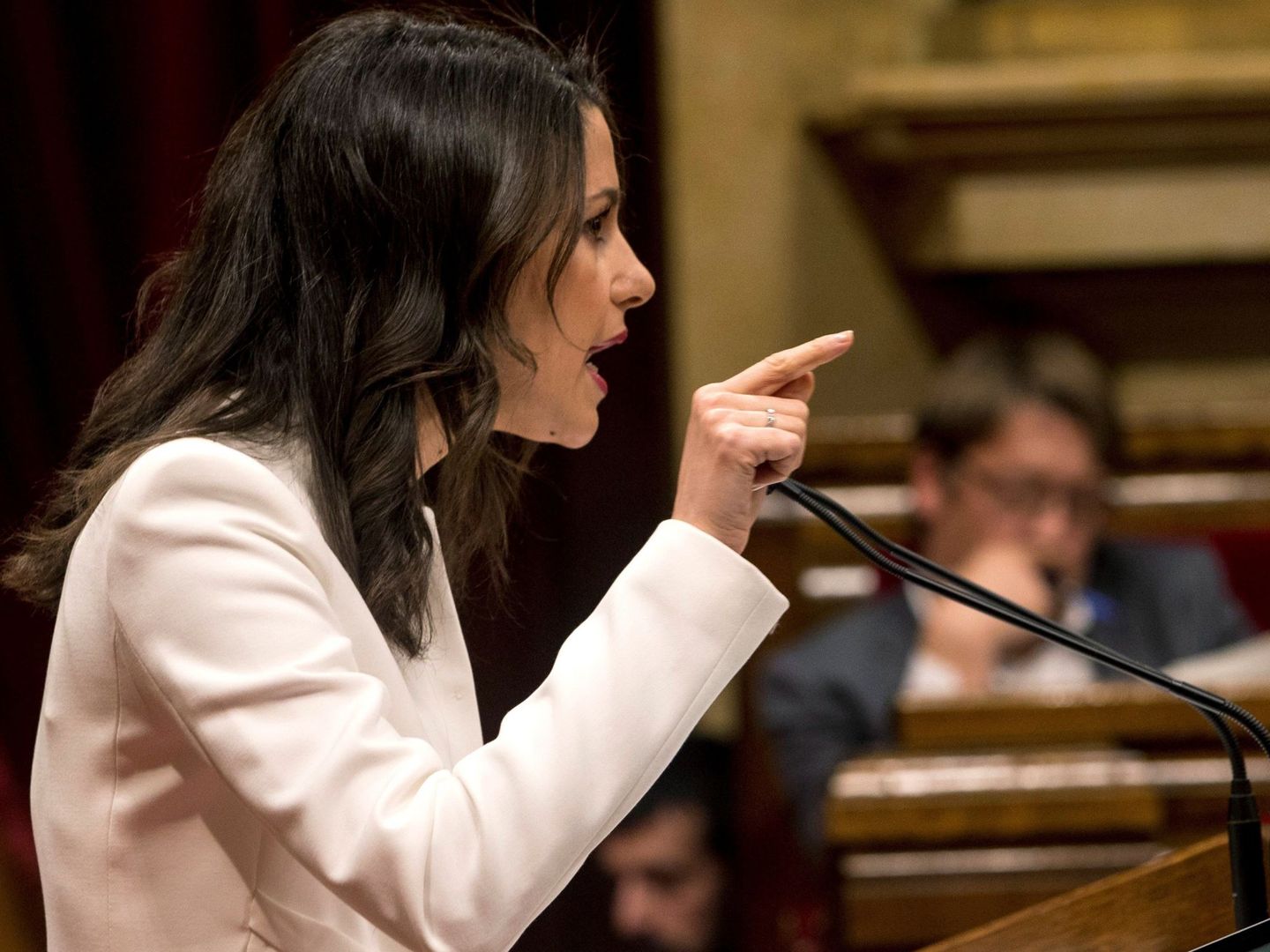 Inés Arrimadas durante su discurso en la primera sesión del debate de investidura de Quim Torra en el Parlament de Cataluña. (EFE) 