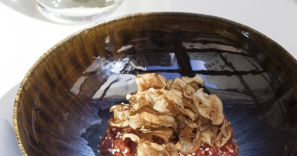 Foto: Déjate sorprender por el steak tartar de solomillo con una base de chiles de Corea del Sur que te proponen en el restaurante Guillermina. (Cortesía)
