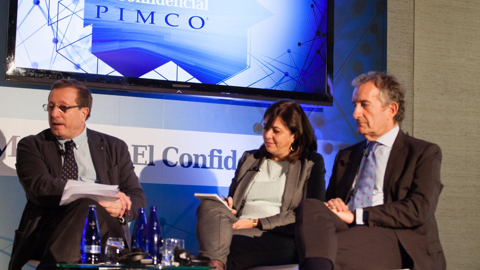 Foto: Ignacio Martín, presidente de Gamesa (d), y Rosa García (c), de Siemens, en el Foro PIMCO-El Confidencial.
