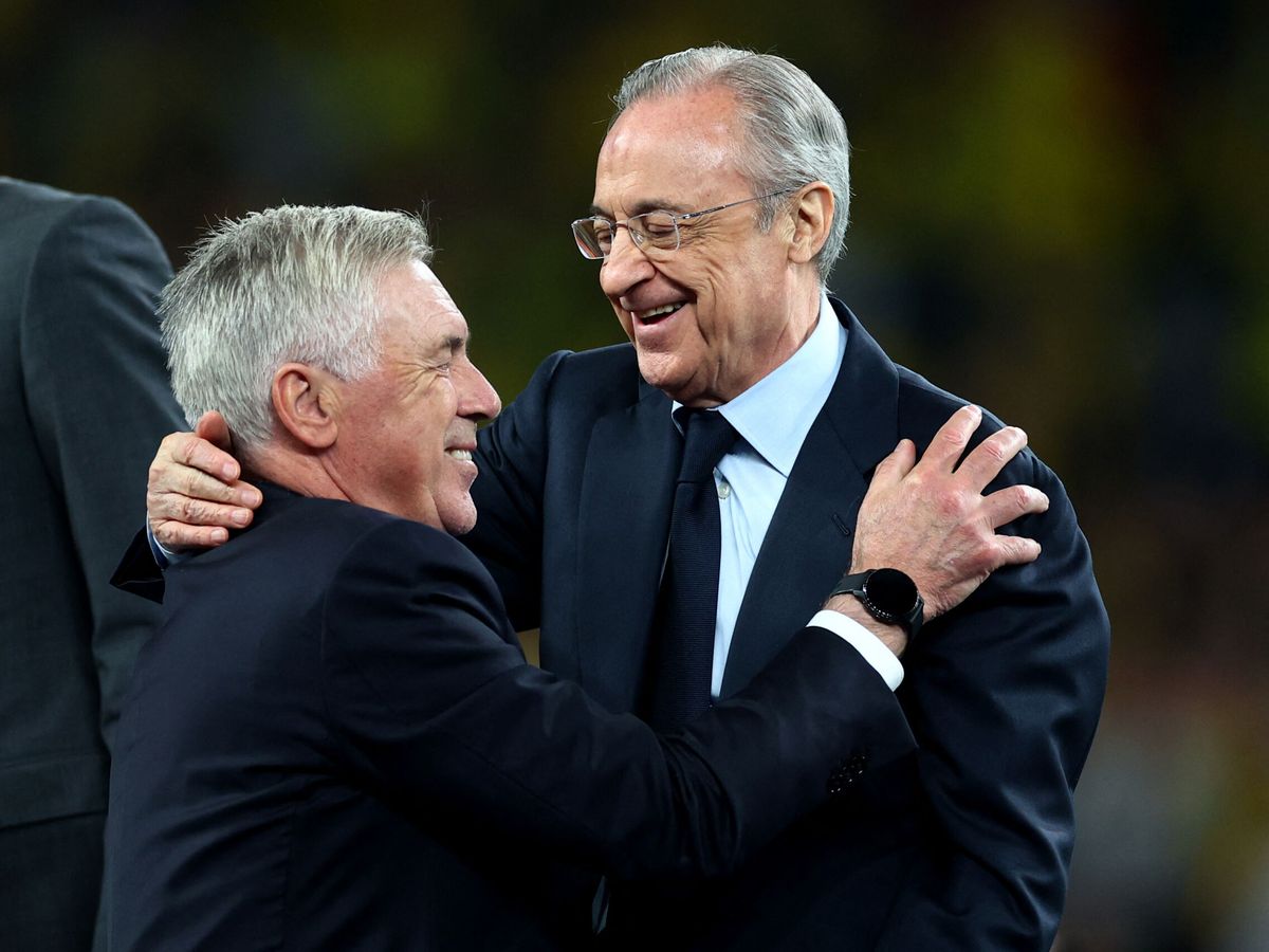 Foto: Florentino Pérez felicita a Carlo Ancelotti. (Reuters/Carl Recine)