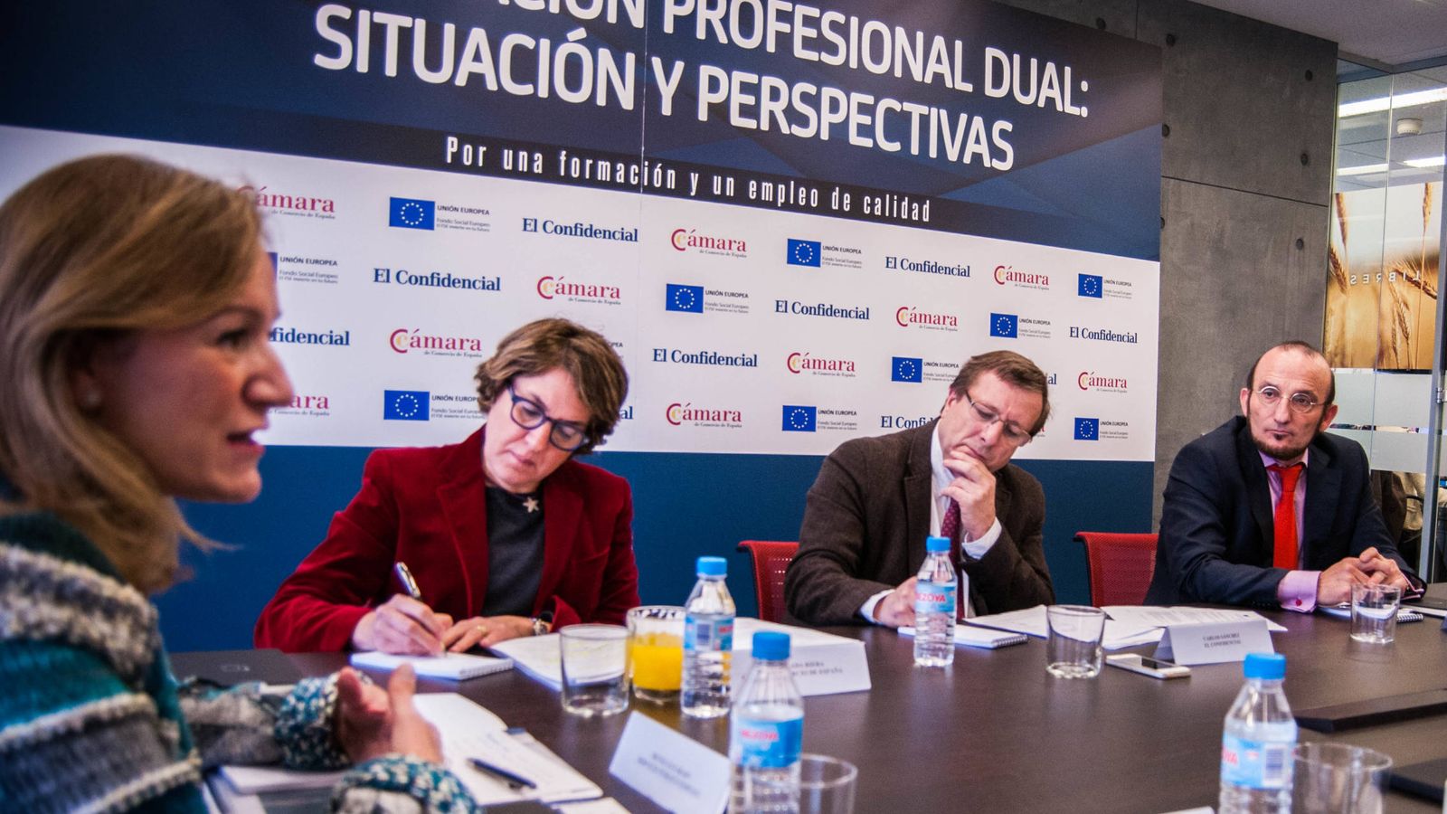 Foto: Debate sobre la Formación Profesional Dual. (Foto: Carmen Castellón)