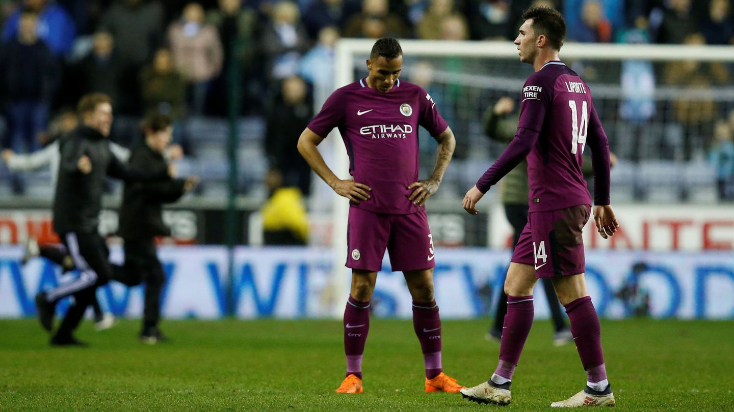 Danilo y Aymeric Laporte, derrotados tras el partido ante el Wigan | Reuters