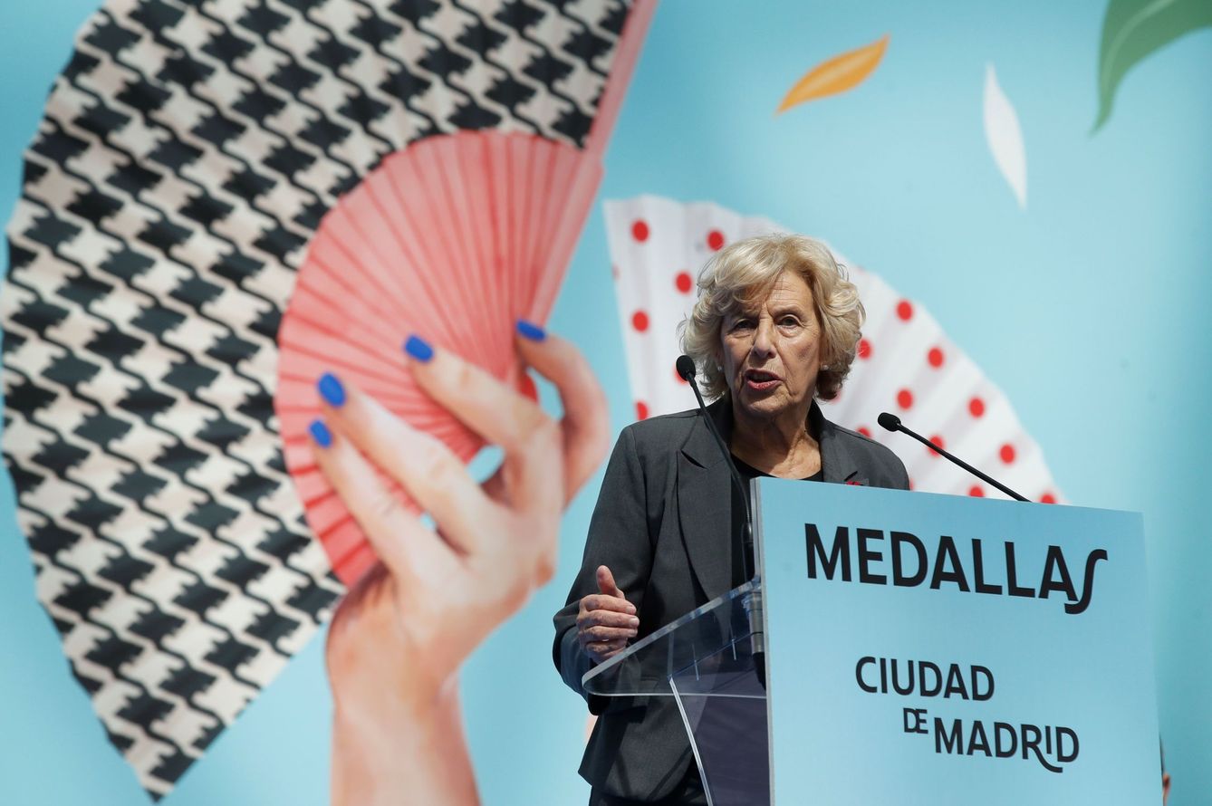 La exalcaldesa de Madrid, durante su intervención tras recibir la Medalla. (EFE)
