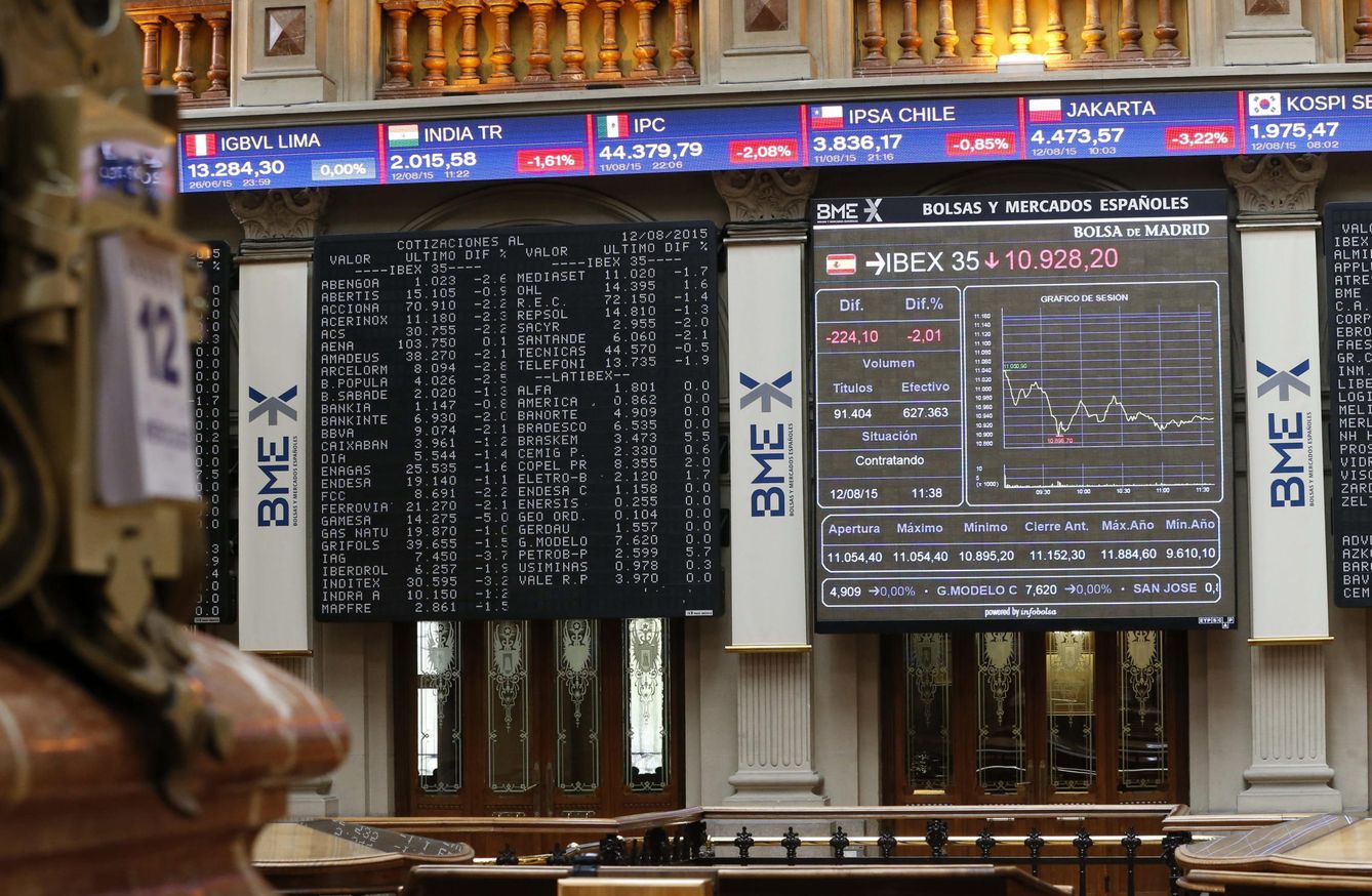 Una sesión del Ibex35 afectada por la devaluación china. (EFE)