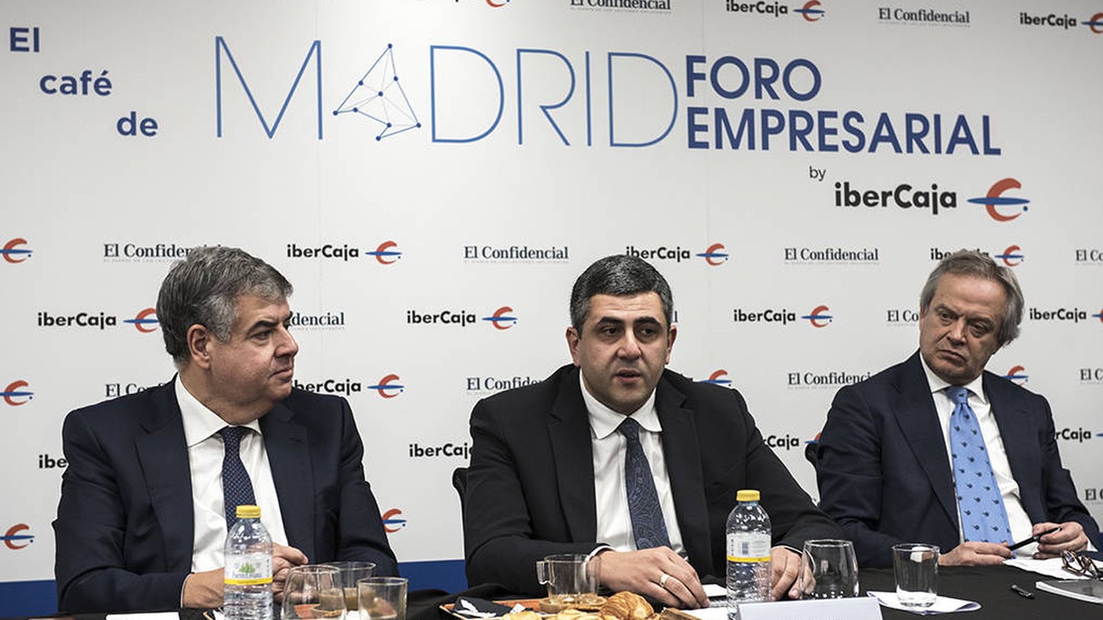 Foto: José Morales (Ibercaja), Zurab Pololikashvili (OMT) e Hilario Alfaro (Madrid Foro Empresarial).