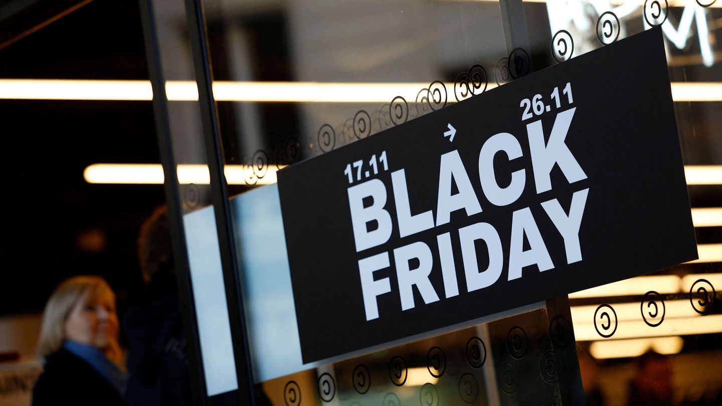 A Black Friday sale sign is seen on a shop window in Paris, France, November 17, 2023. (Reuters/Sarah Meyssonnier)