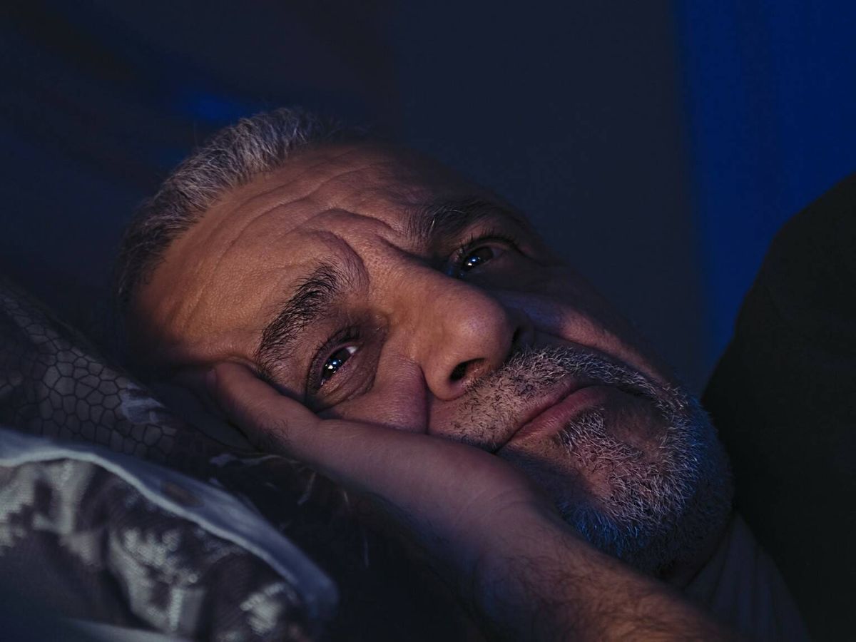 Foto: Dormir menos de 5 horas diarias tiene consecuencias negativas. (iStock)