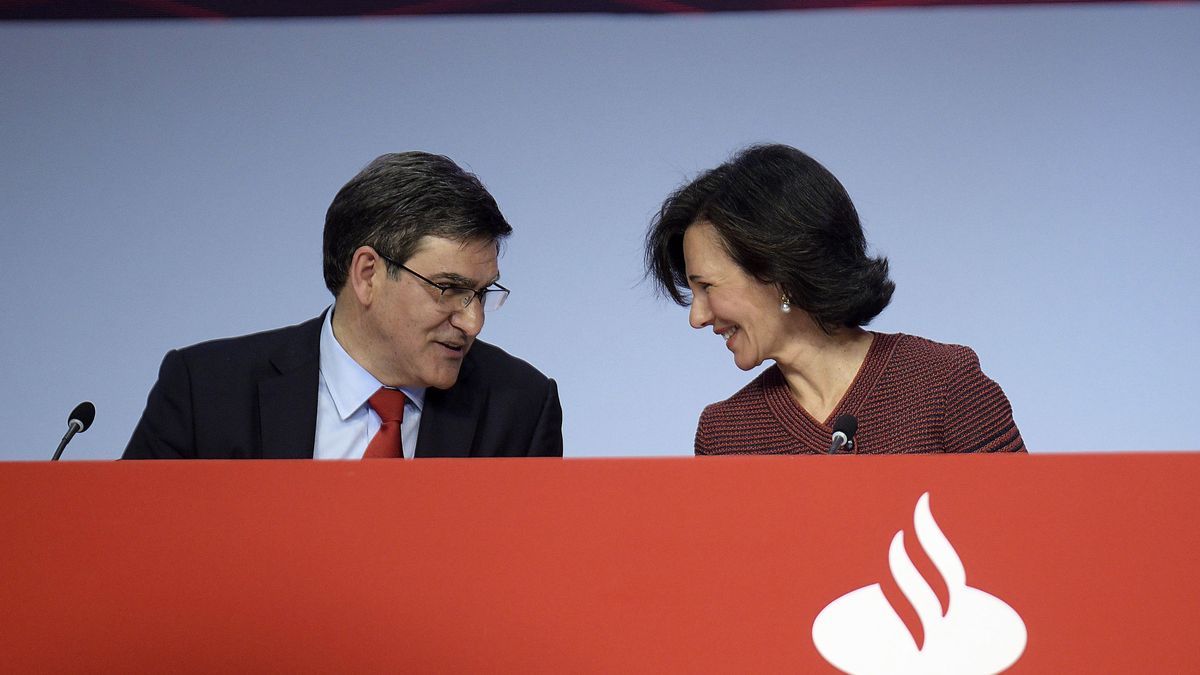 Santander amplía a 42 millones el seguro de vida de Botín y Álvarez