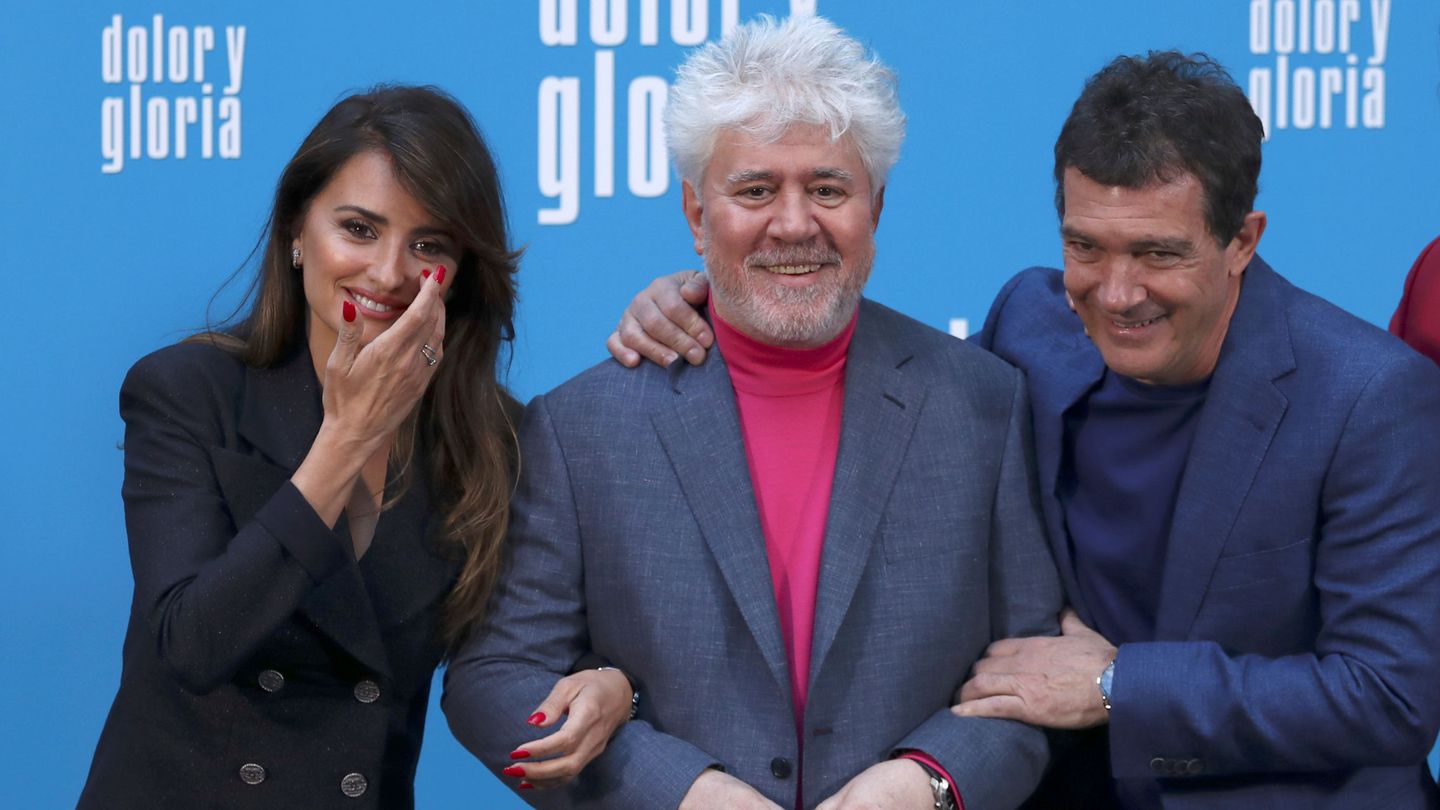 Penélope Cruz, Pedro Almodóvar y Antonio Banderas, en la presentación de 'Dolor y gloria'. (Reuters)